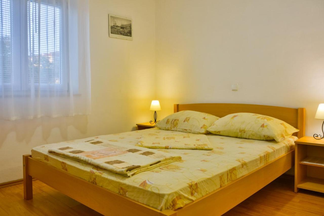 Apartments With A Parking Space Senj - 11520 ภายนอก รูปภาพ